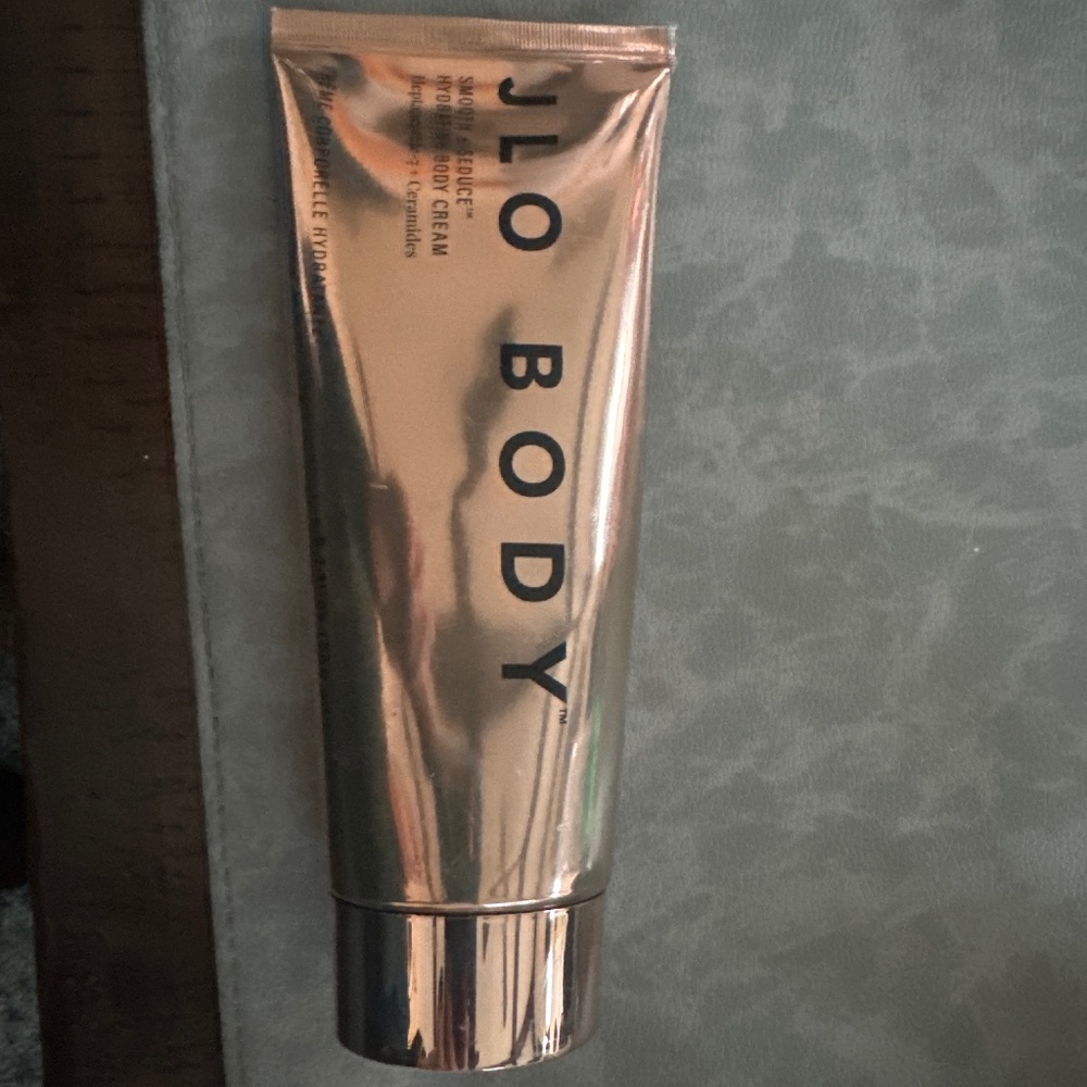 JLo Body Smooth and seduce